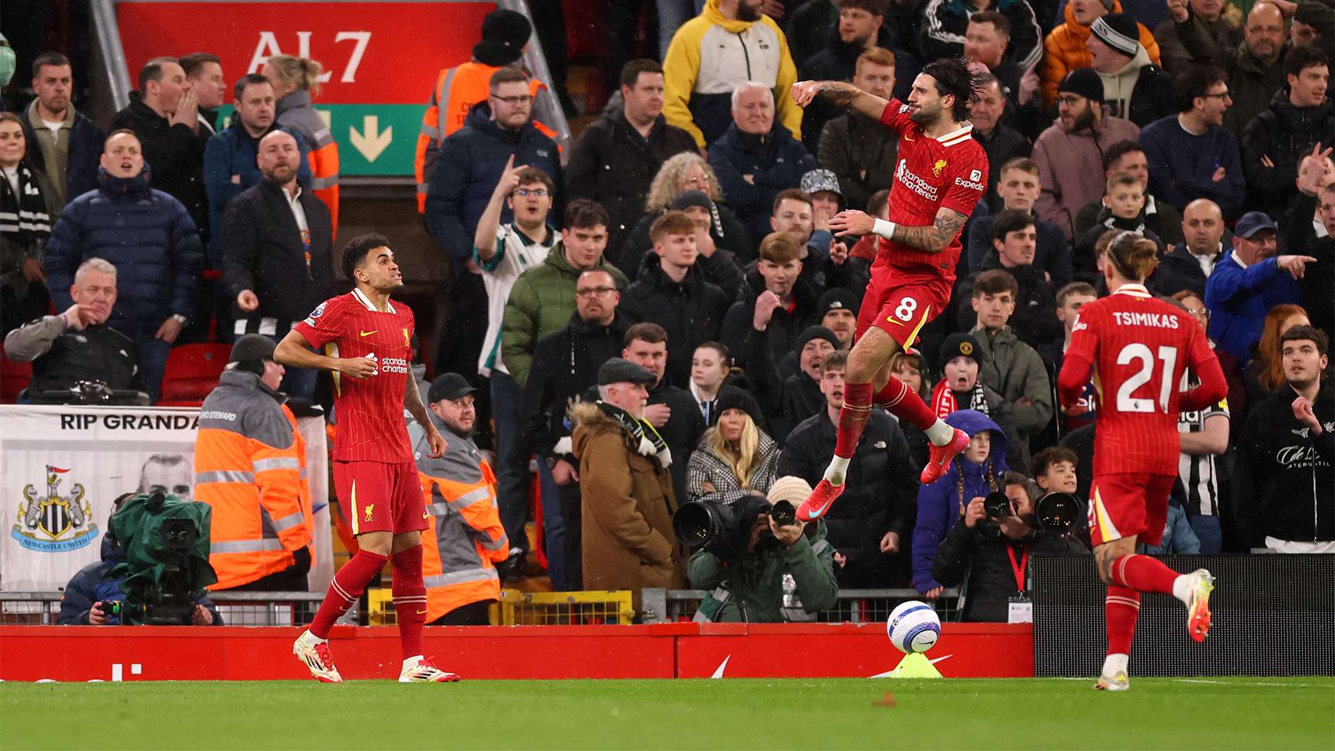 李可屡次迟到触犯军纪，扬科维奇果断除名，武磊张5求情无济于事